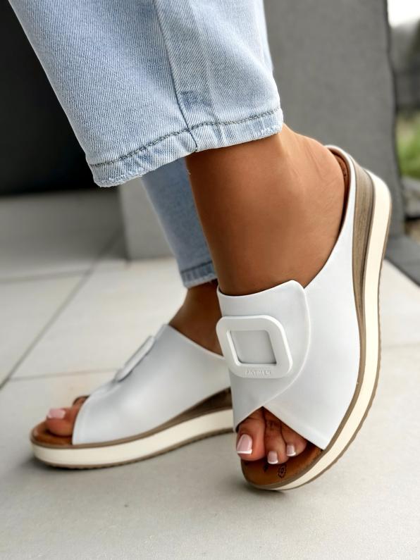 Klapki damskie ze skóry naturalnej LUT/56C2144/WHITE