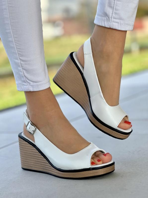 Śliczne białe sandały damskie na miękkiej koturnie z plecionką, skóra naturalna GD-LX-1009/WHITE