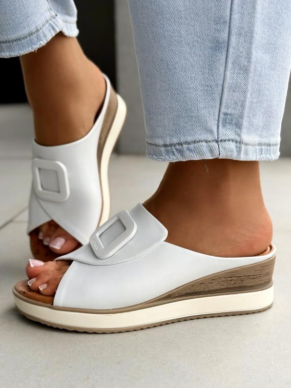 Klapki damskie ze skóry naturalnej LUT/56C2144/WHITE