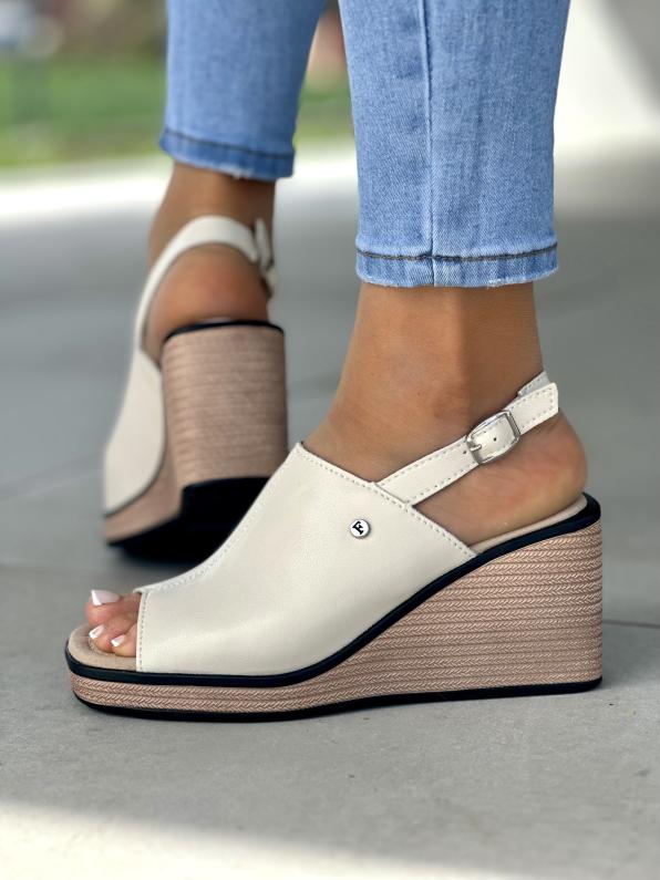 Komfortowe beżowe sandały damskie skórzane PPO/DS6027/24BE