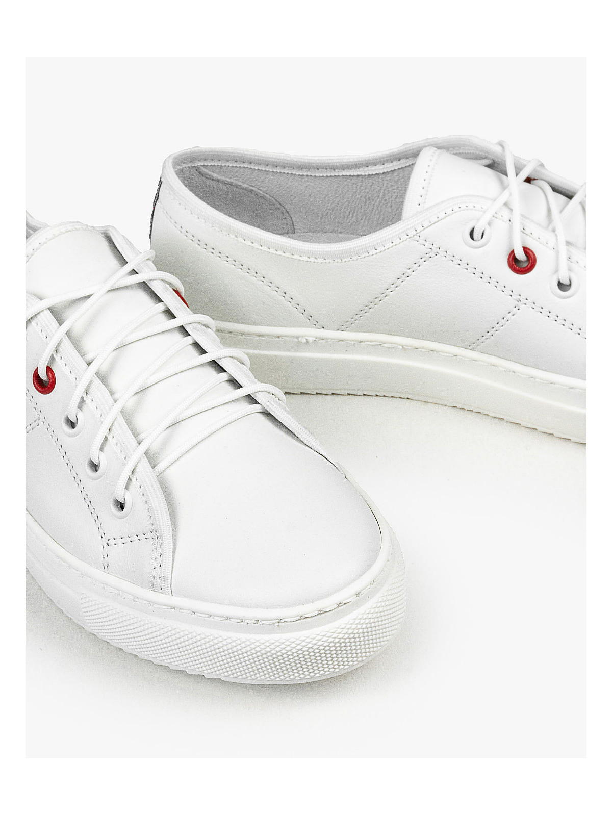 Białe trampki damskie skórzane