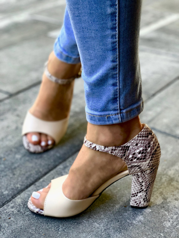 Beżowe sandały damskie skórzane