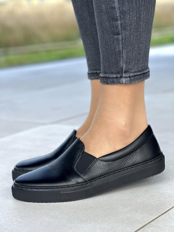 Wygodne slip-ony marki OLEKSY ze skóry naturalnej