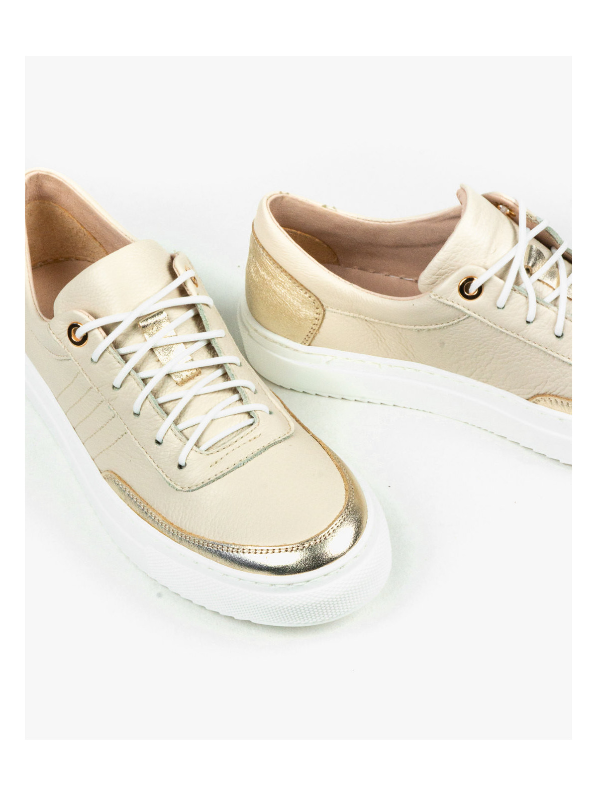 Beżowe trampki damskie skórzane