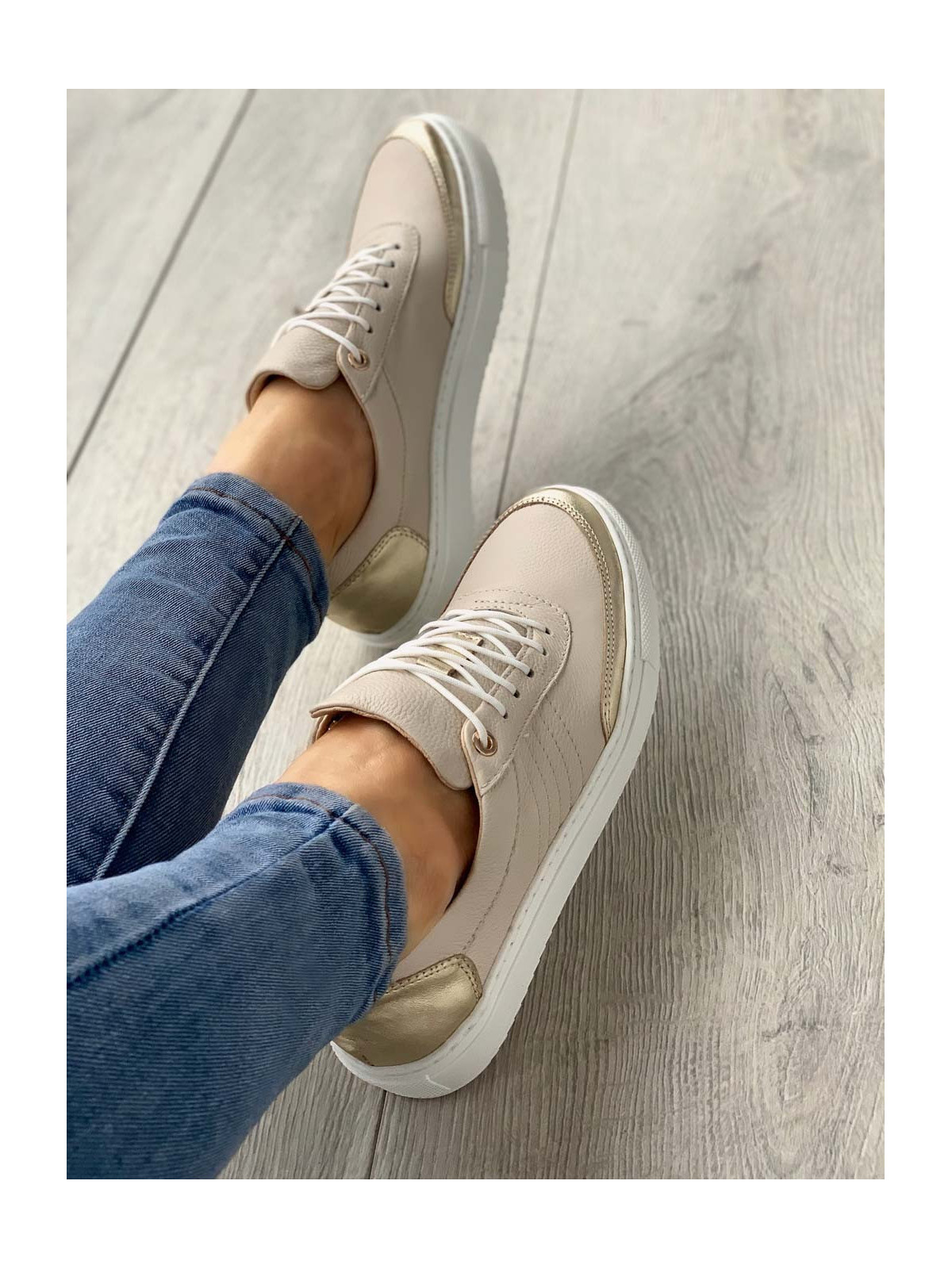 Beżowe trampki damskie skórzane