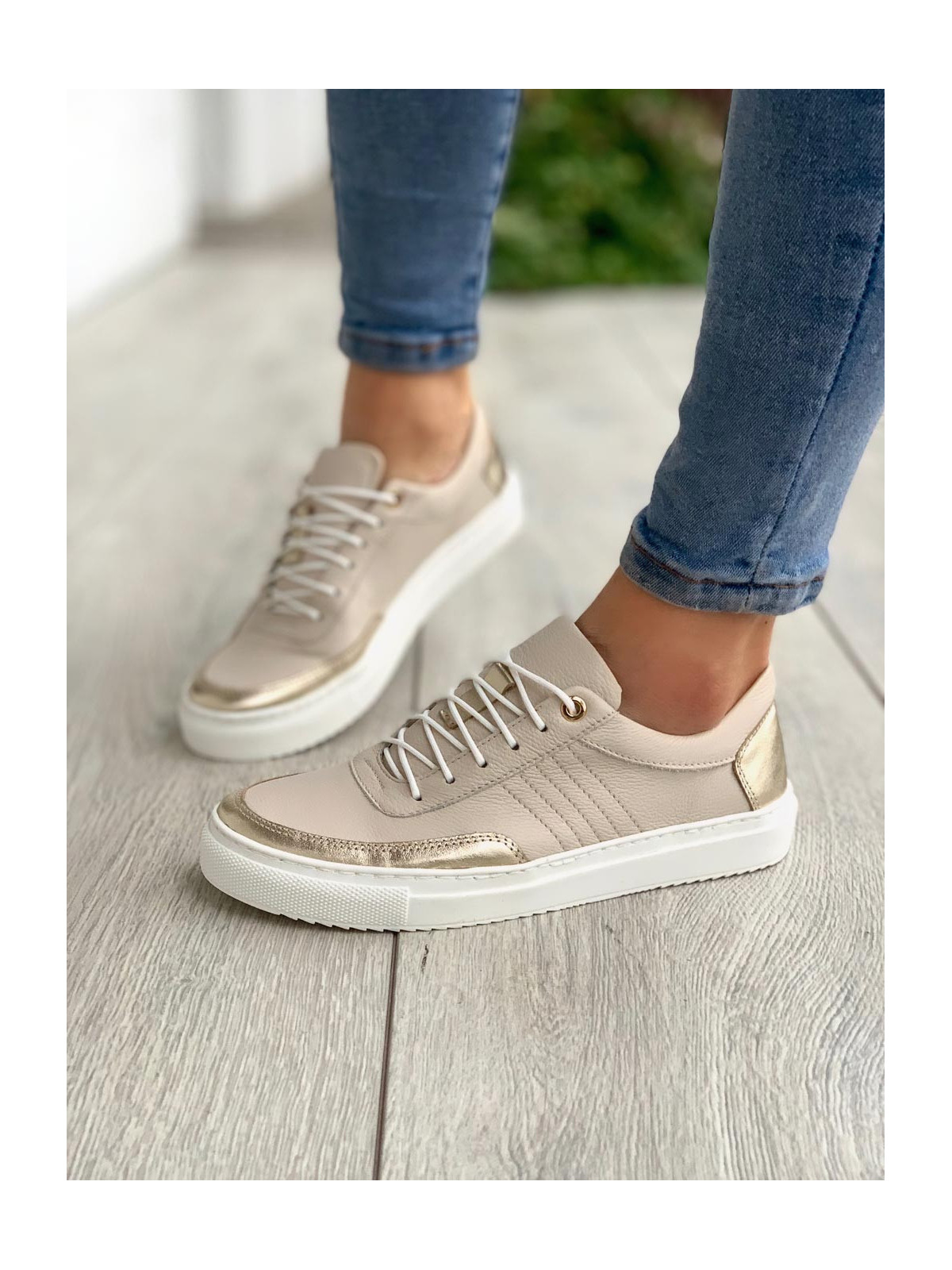 Beżowe trampki damskie skórzane
