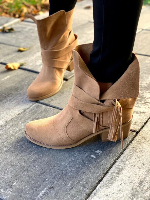 Beżowe botki damskie skórzane