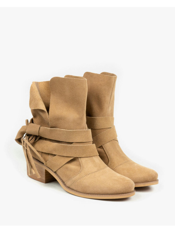 Beżowe botki damskie skórzane