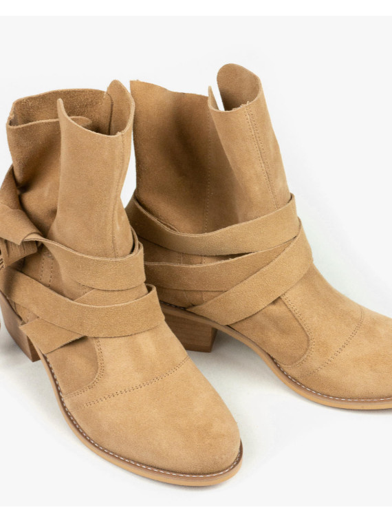 Beżowe botki damskie skórzane