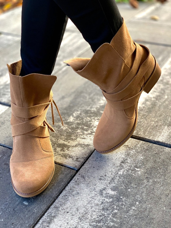 Beżowe botki damskie skórzane