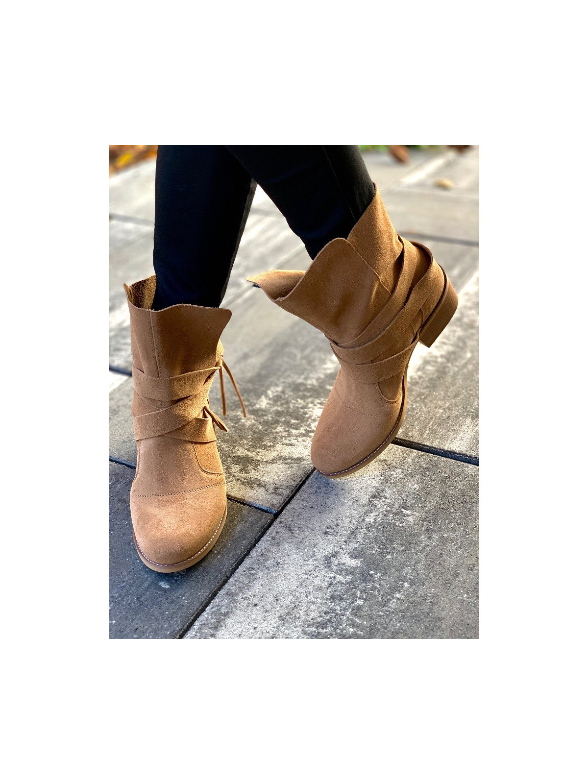 Beżowe botki damskie skórzane