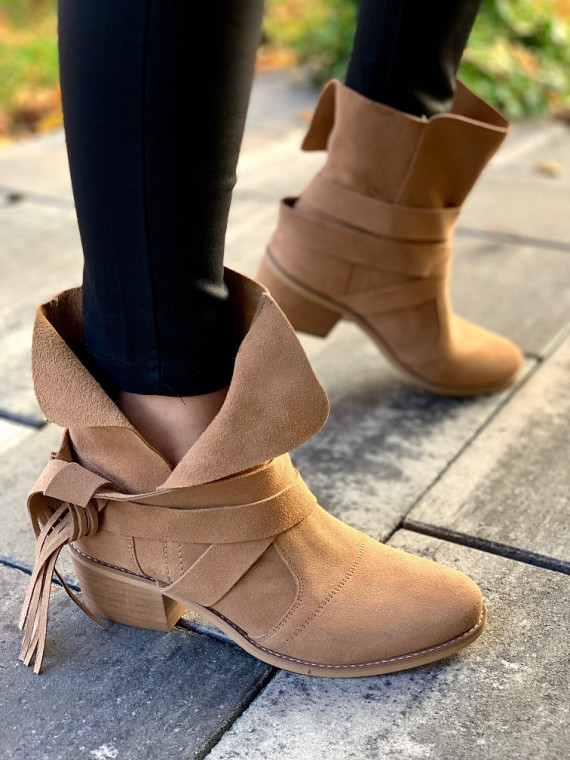 Beżowe botki damskie skórzane