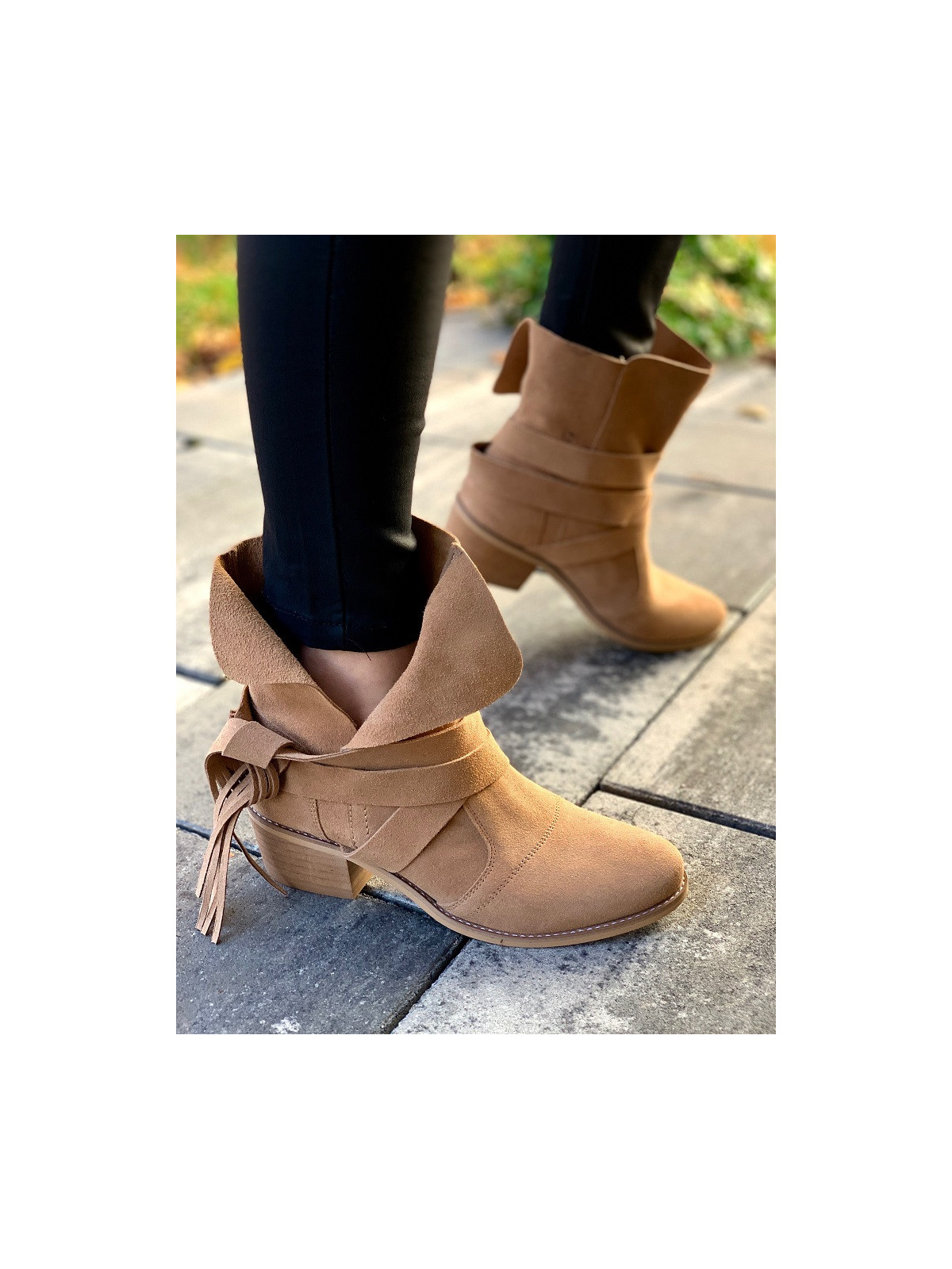 Beżowe botki damskie skórzane