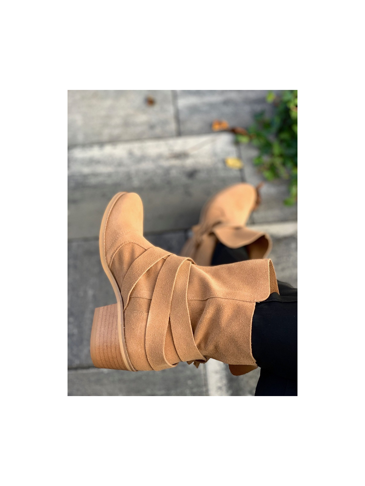 Beżowe botki damskie skórzane