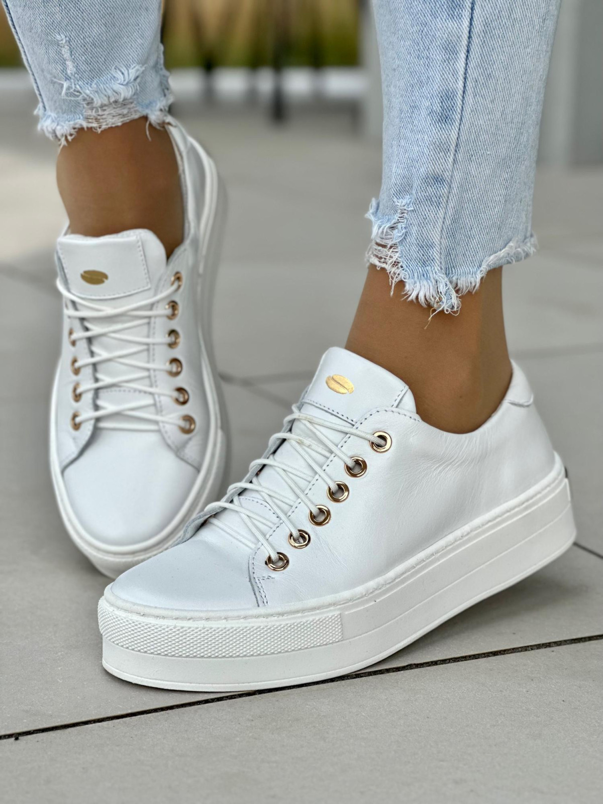 Białe trampki damskie skórzane OLEKSY polskiej produkcji na grubej podeszwie