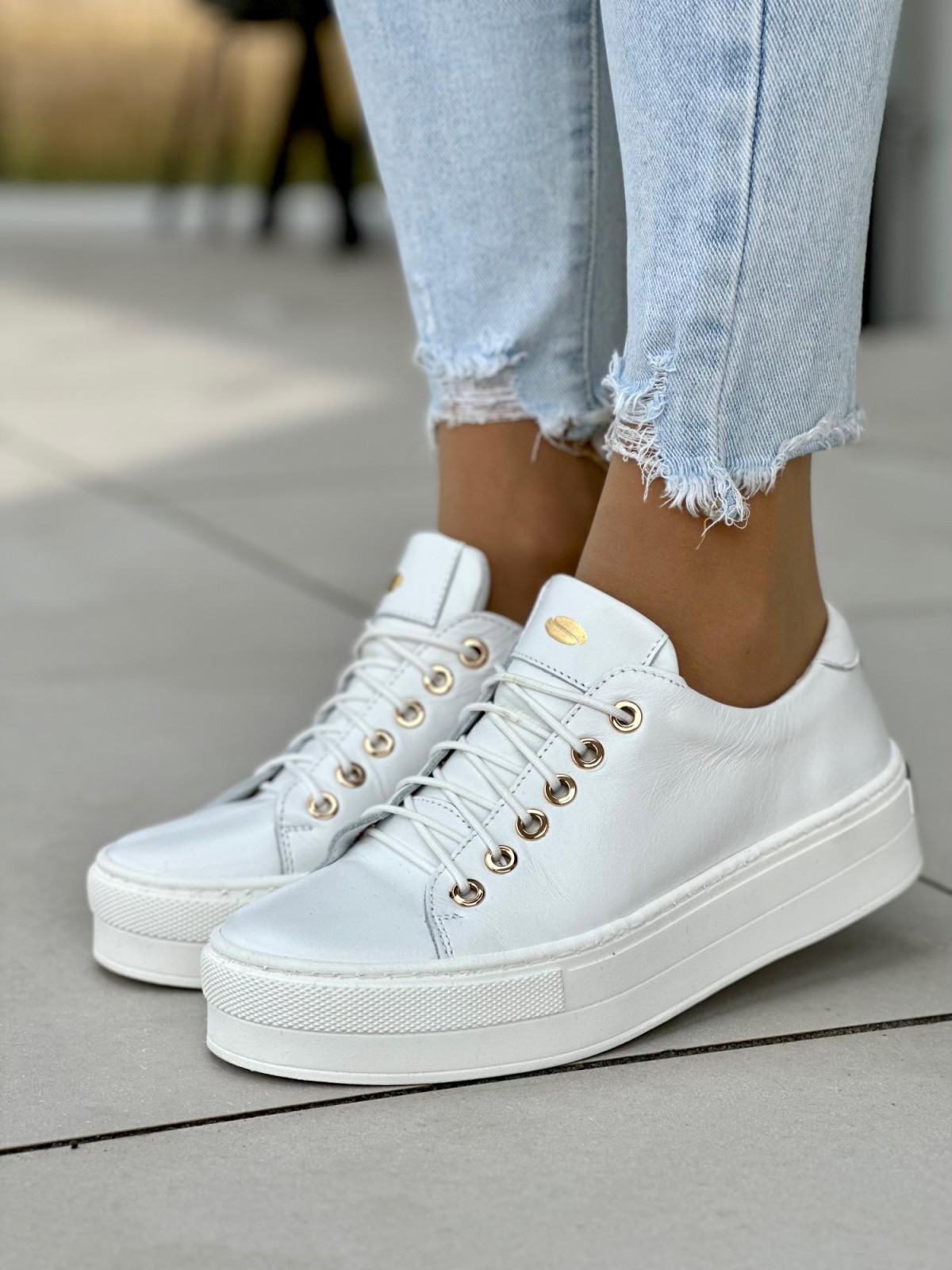 Białe trampki damskie skórzane OLEKSY polskiej produkcji na grubej podeszwie