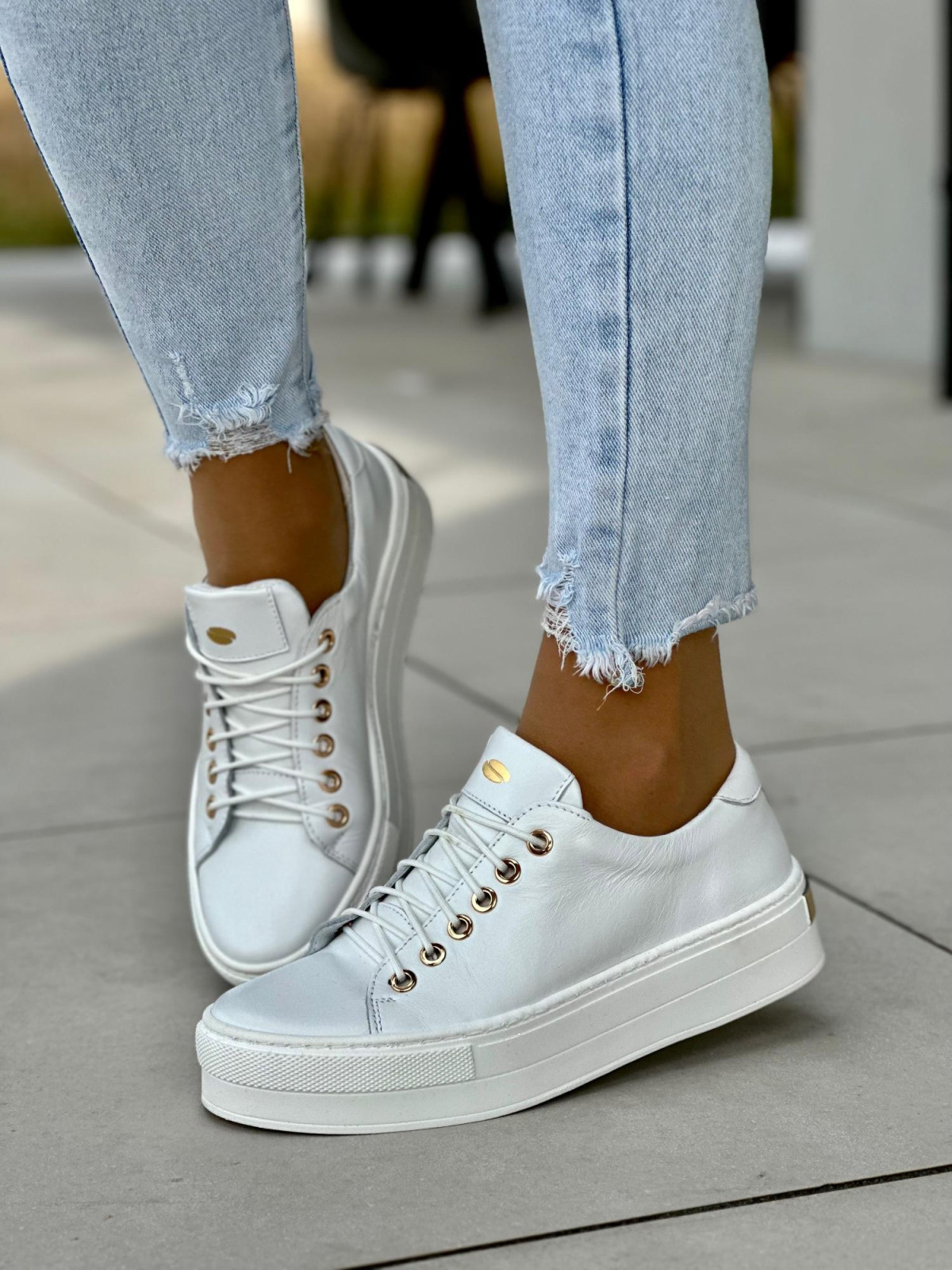 Białe trampki damskie skórzane OLEKSY polskiej produkcji na grubej podeszwie