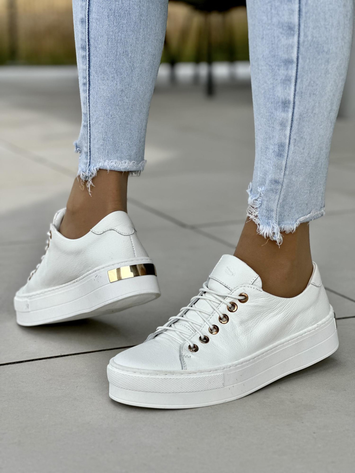 Białe trampki damskie skórzane OLEKSY polskiej produkcji na grubej podeszwie