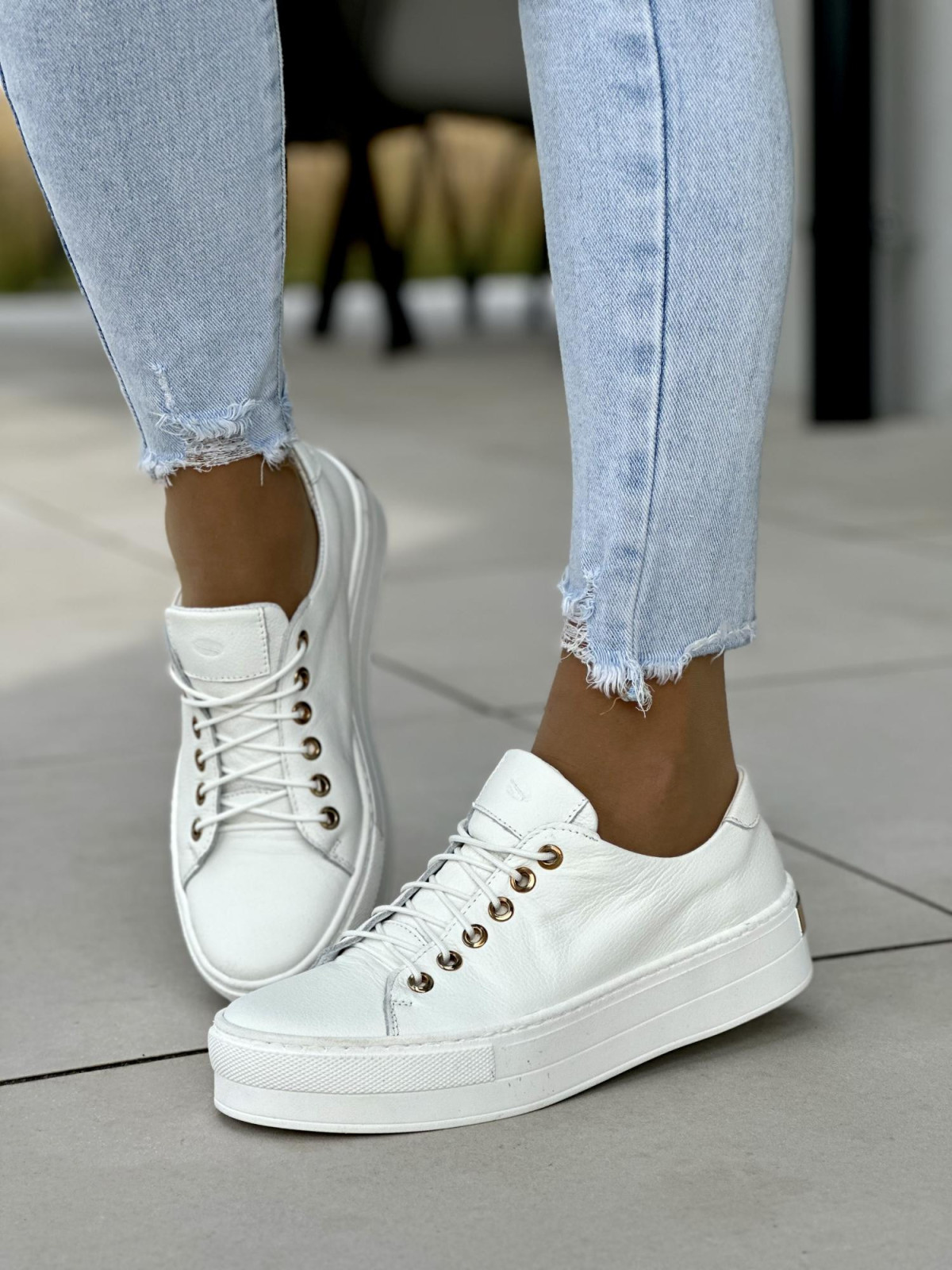 Białe trampki damskie skórzane OLEKSY polskiej produkcji na grubej podeszwie