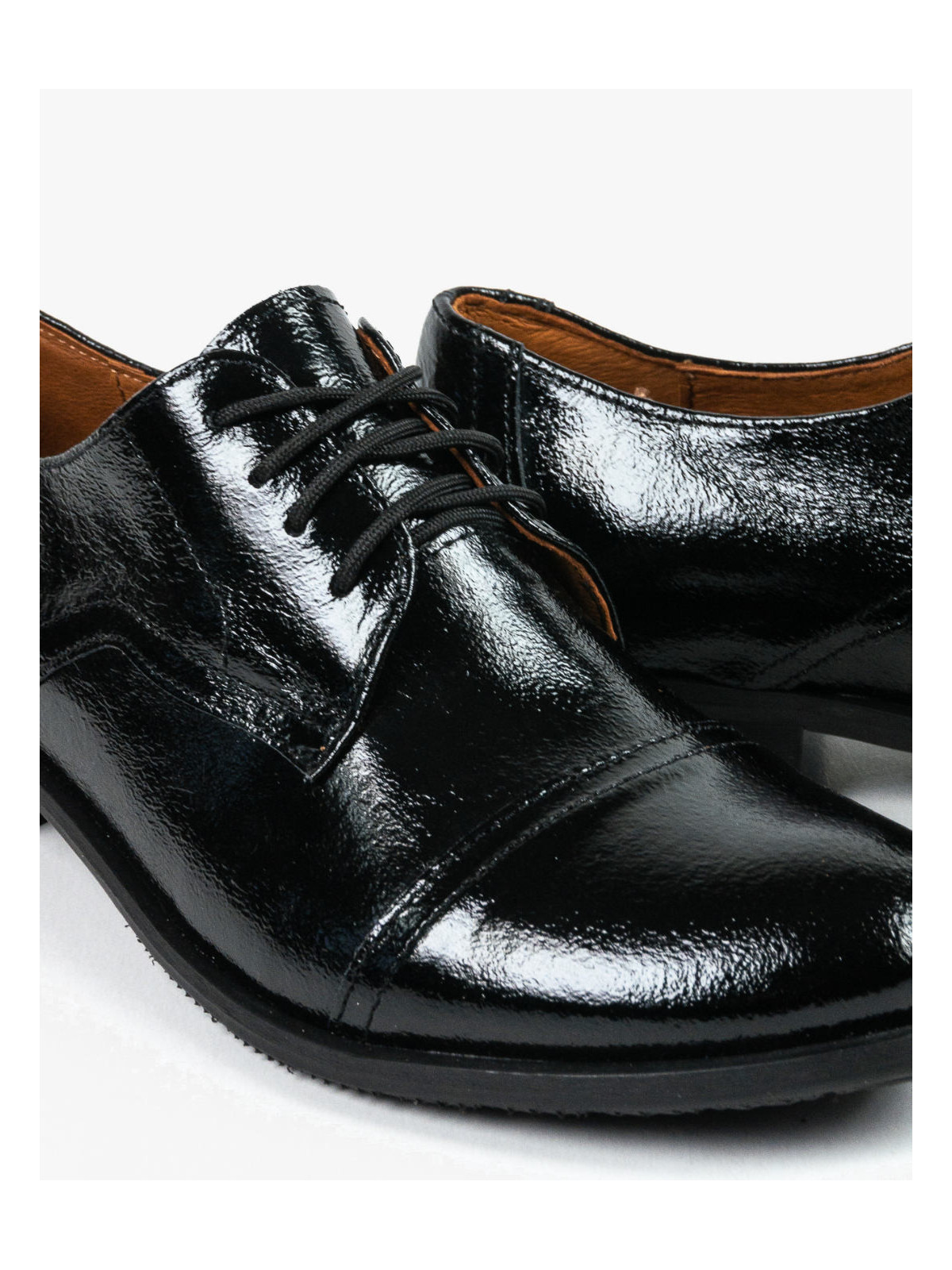 Czarne półbuty damskie skórzane