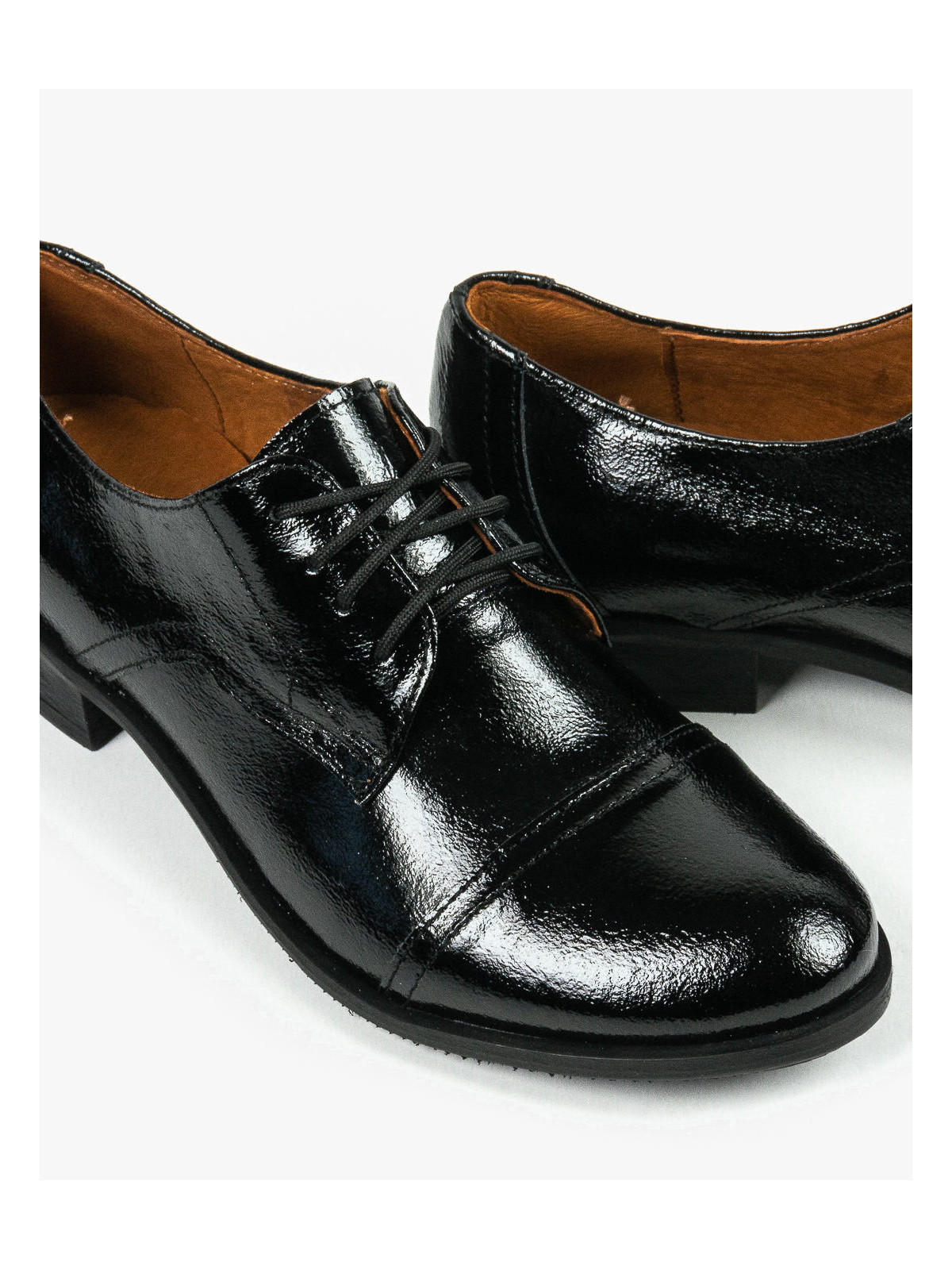 Czarne półbuty damskie skórzane