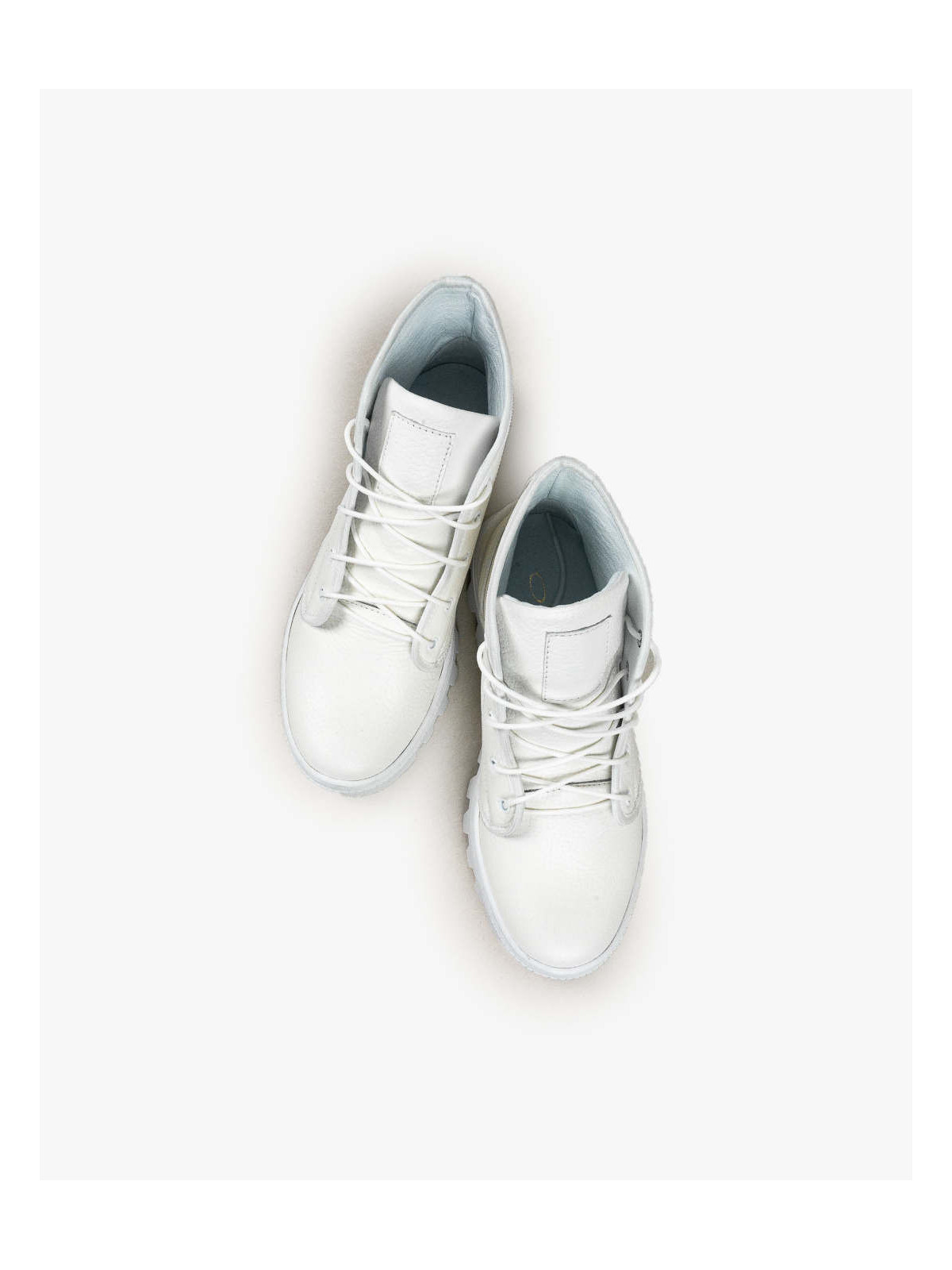 Białe trapery damskie skórzane