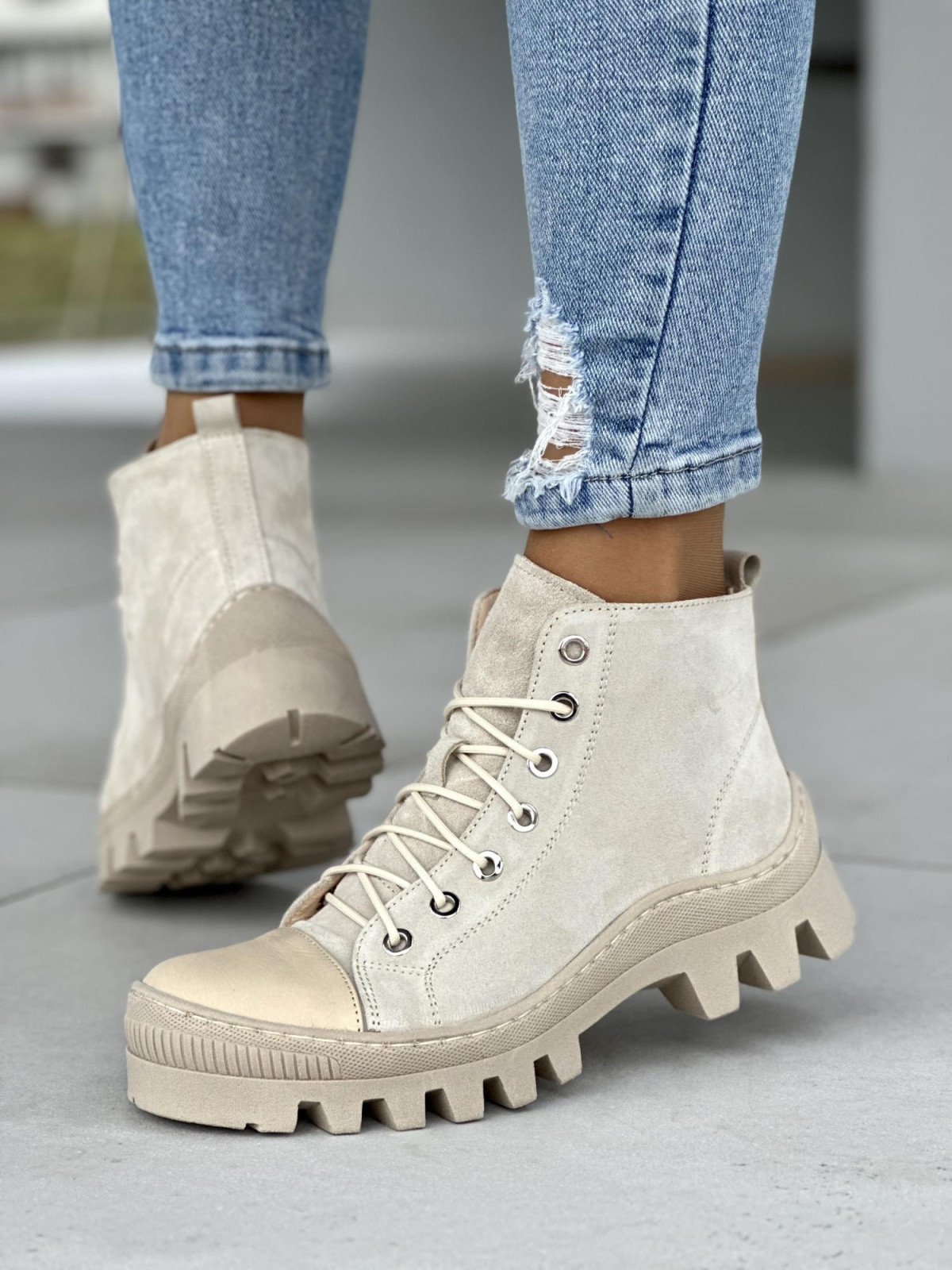 Beżowe trapery damskie skórzane