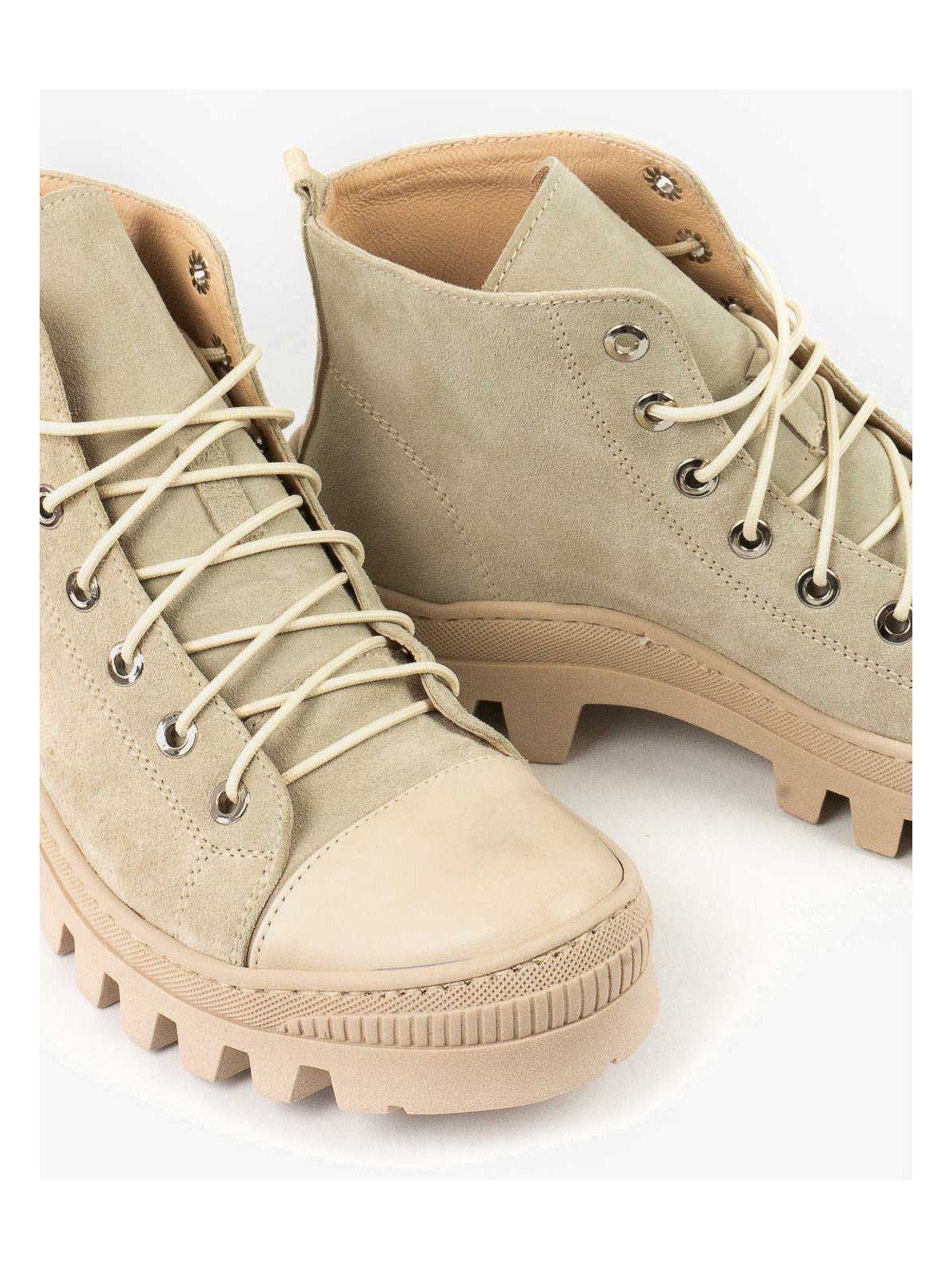 Beżowe trapery damskie skórzane