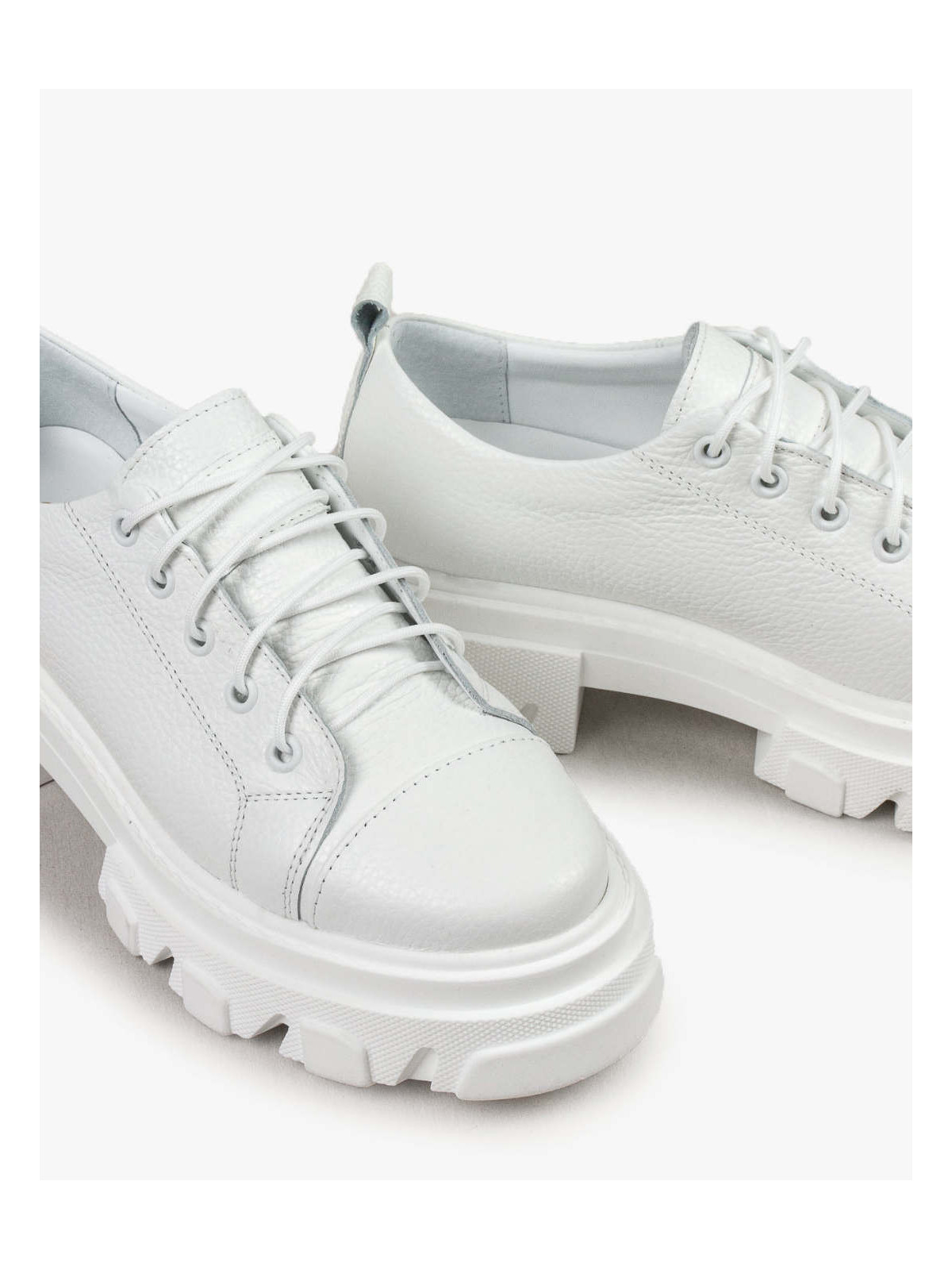 Białe trapery damskie skórzane