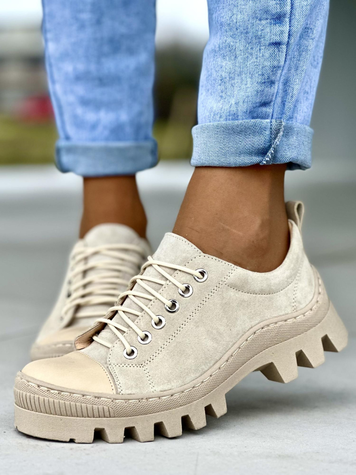 Wygodne niskie beżowe traperki damskie skóra naturalna