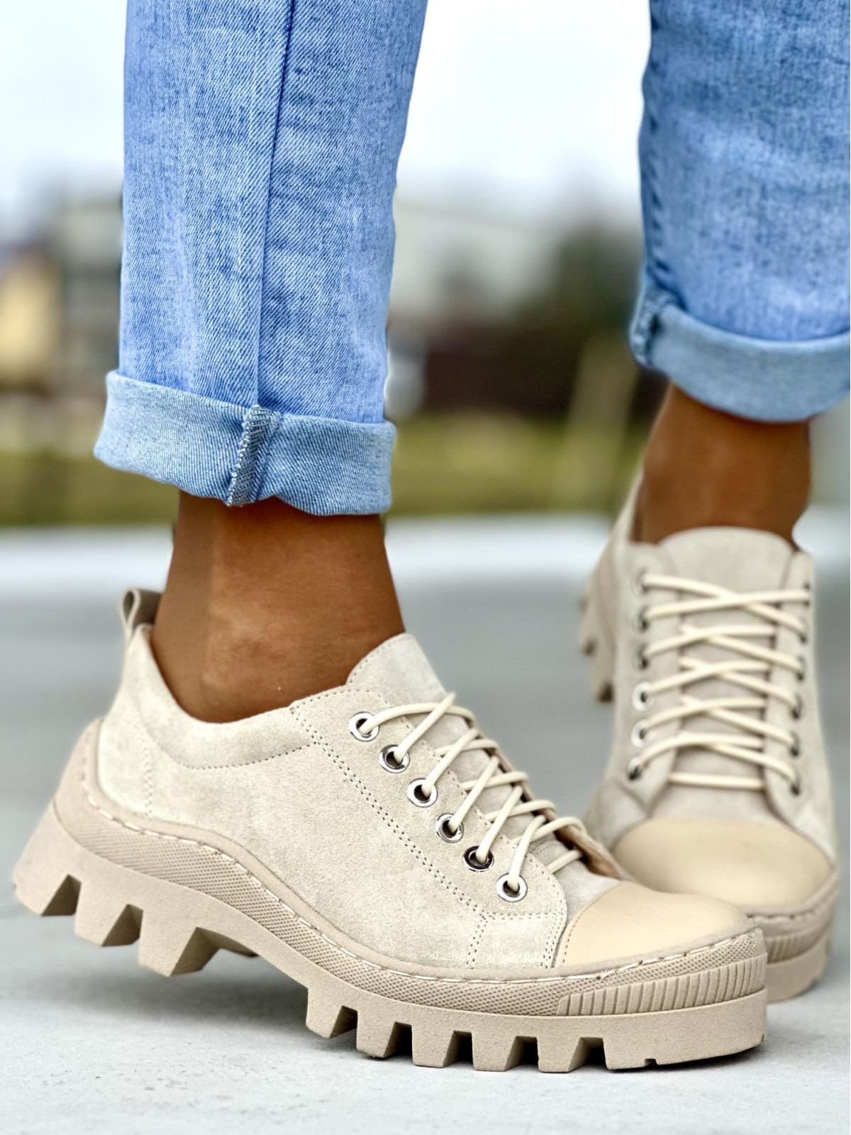 Wygodne niskie beżowe traperki damskie skóra naturalna