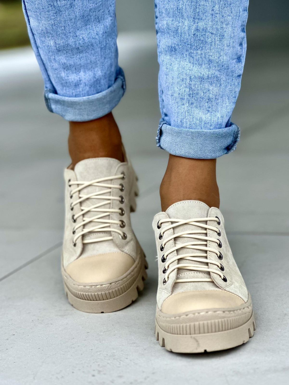 Wygodne niskie beżowe traperki damskie skóra naturalna