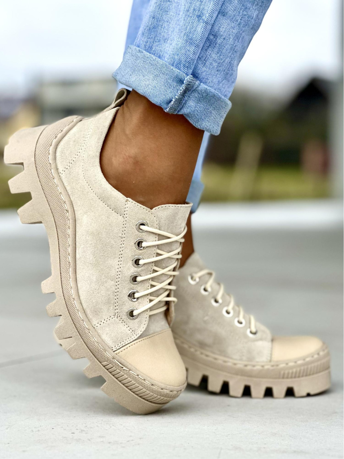 Wygodne niskie beżowe traperki damskie skóra naturalna