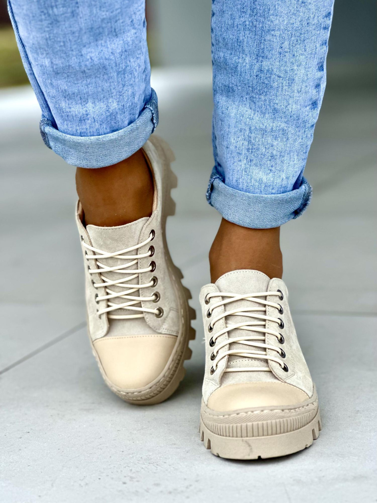 Wygodne niskie beżowe traperki damskie skóra naturalna