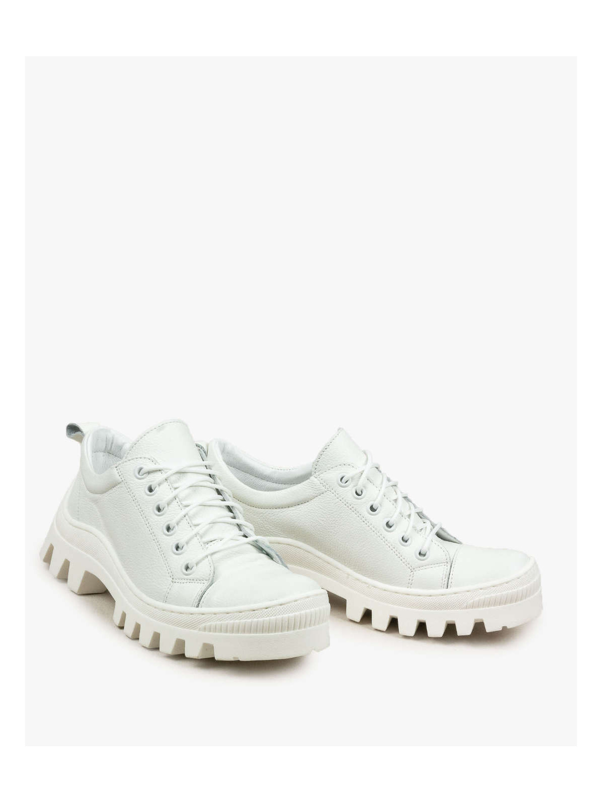 Wyjątkowe niskie białe traperki damskie, skóra naturalna