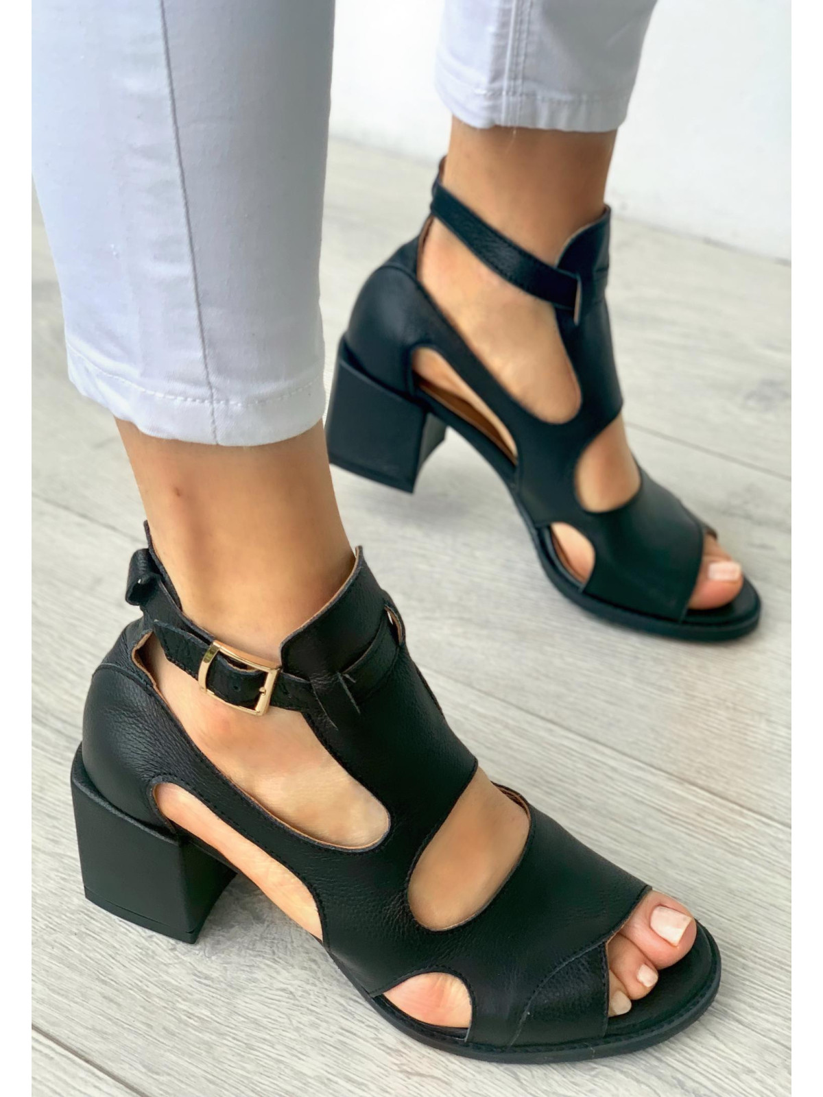 Czarne sandały damskie skórzane