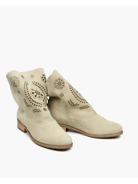 Beżowe botki damskie skórzane