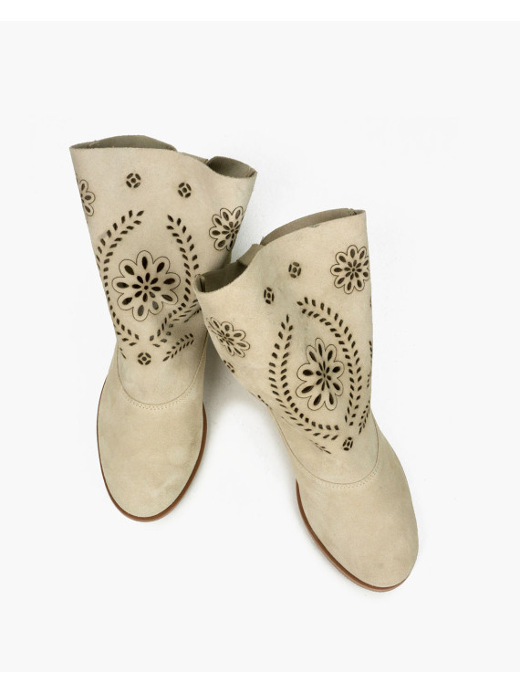 Beżowe botki damskie skórzane