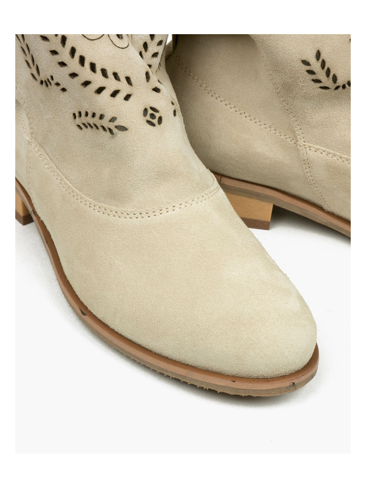 Beżowe botki damskie skórzane