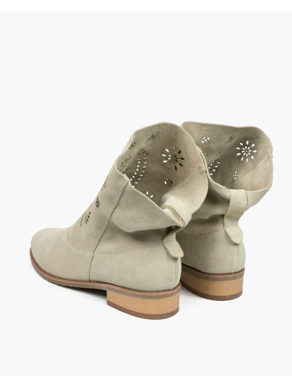 Beżowe botki damskie skórzane