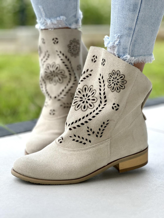 Beżowe botki damskie skórzane