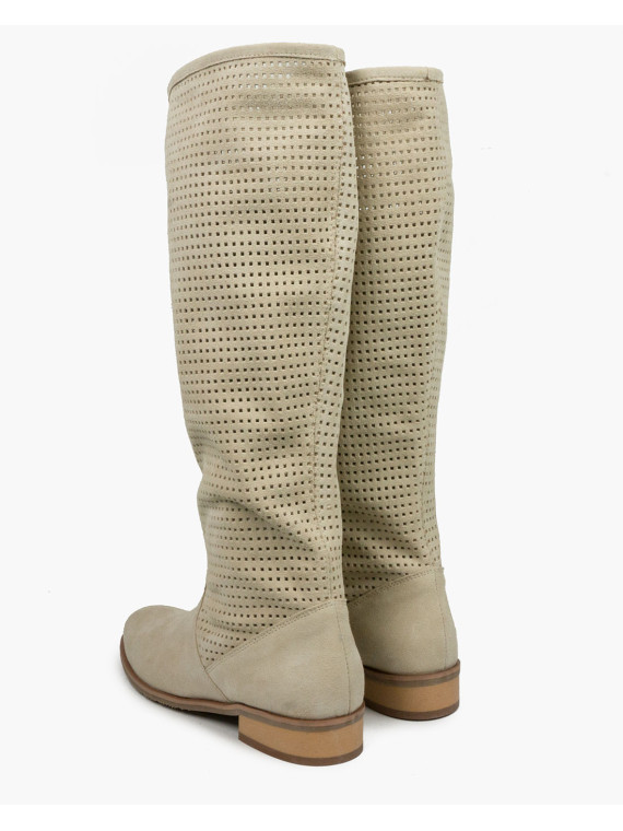 Beżowe kozaki damskie skórzane