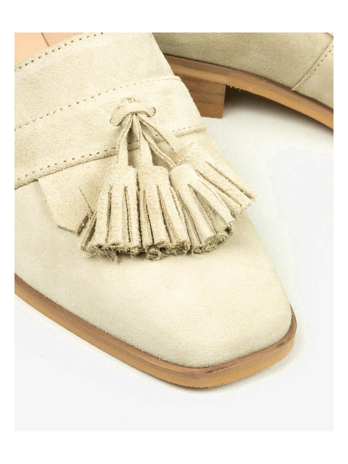 Beżowe mokasyny damskie skórzane