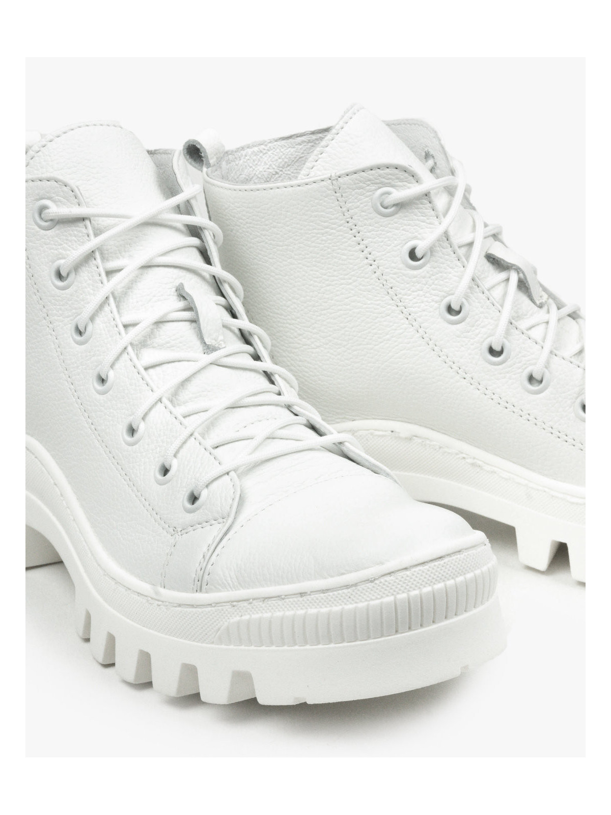 Białe trapery damskie skórzane