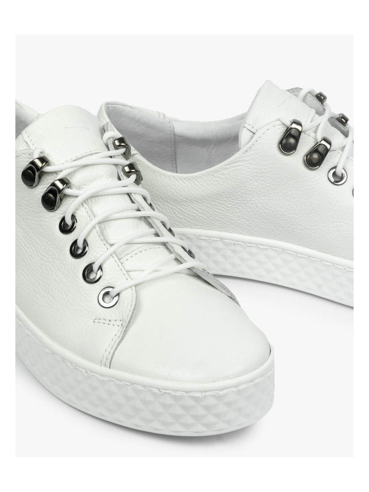 Białe trampki damskie skórzane