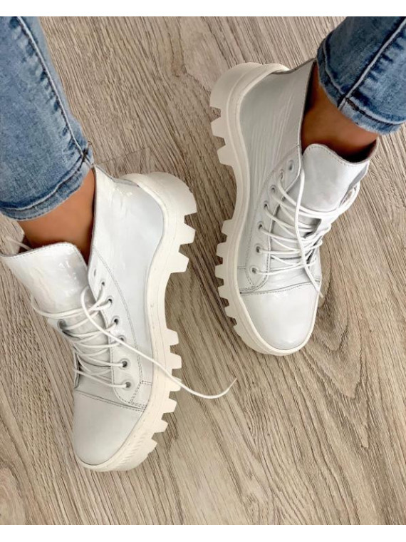 Białe trapery damskie skórzane