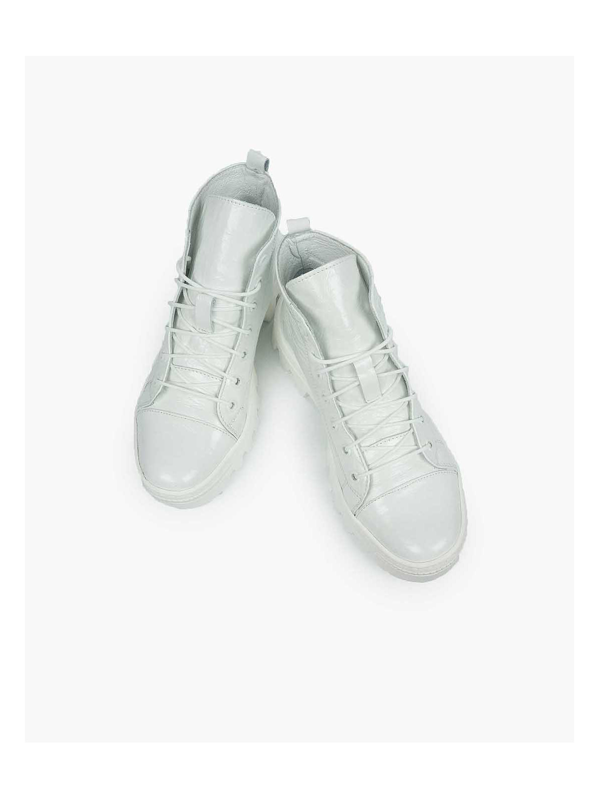 Białe trapery damskie skórzane