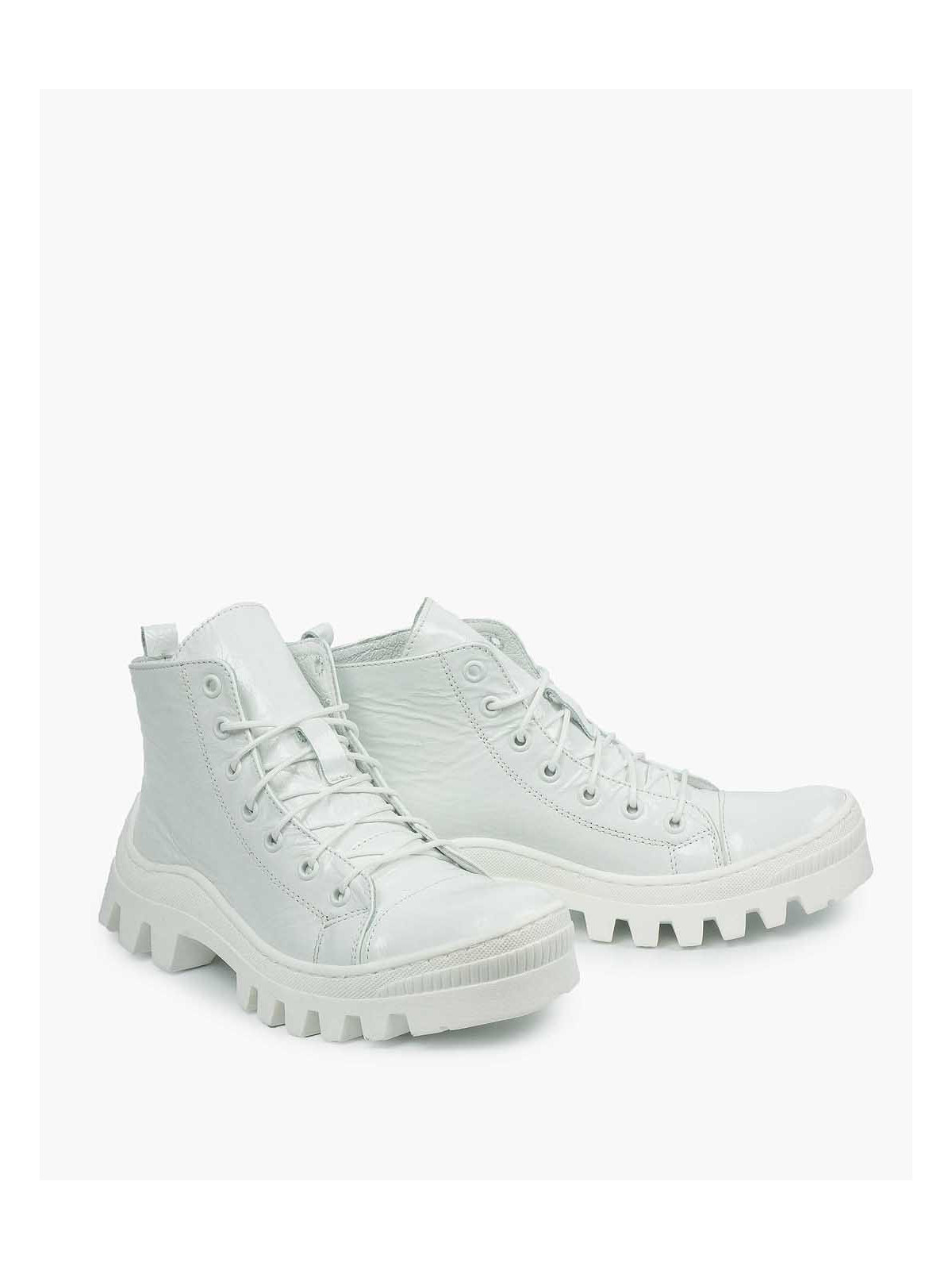 Białe trapery damskie skórzane