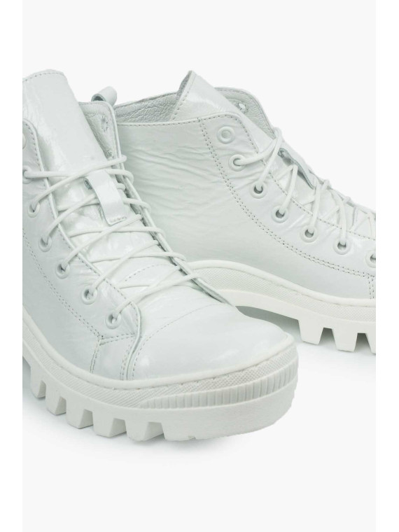 Białe trapery damskie skórzane