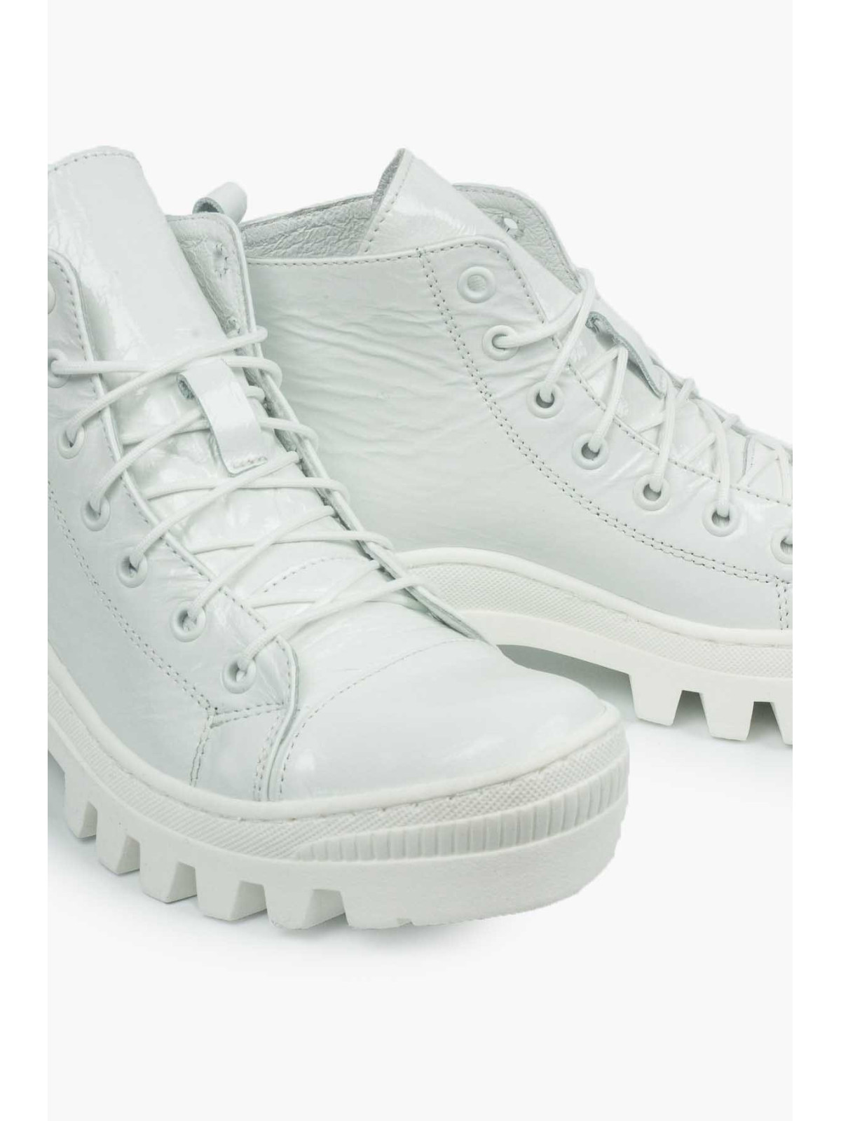 Białe trapery damskie skórzane